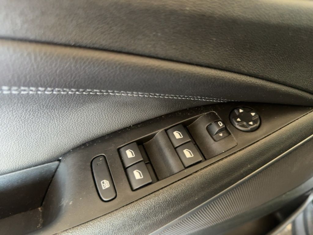 Fahrzeugabbildung Opel Crossland AUTOMATIK, NAVI, Rückfahrkamera, SHZ,