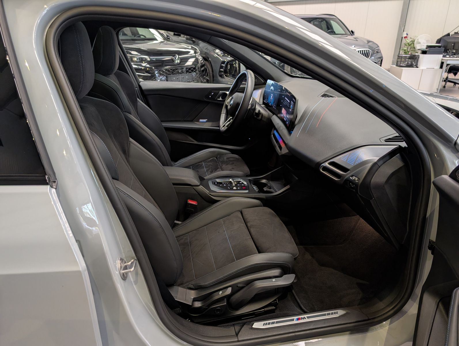 Fahrzeugabbildung BMW 123 i xDrive M-Sport Massag H/K Kamera Pano AHK