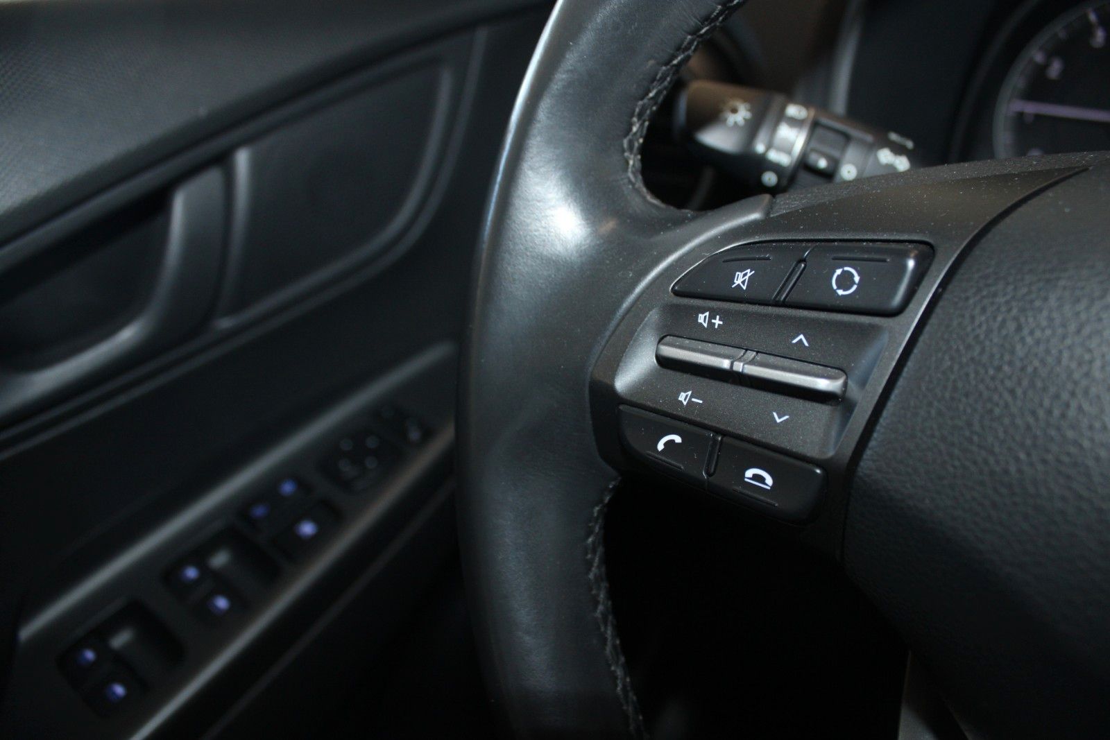 Fahrzeugabbildung Hyundai KONA 1.0 T-GDI KLIMA AHK Allwetter PDC Tempomat