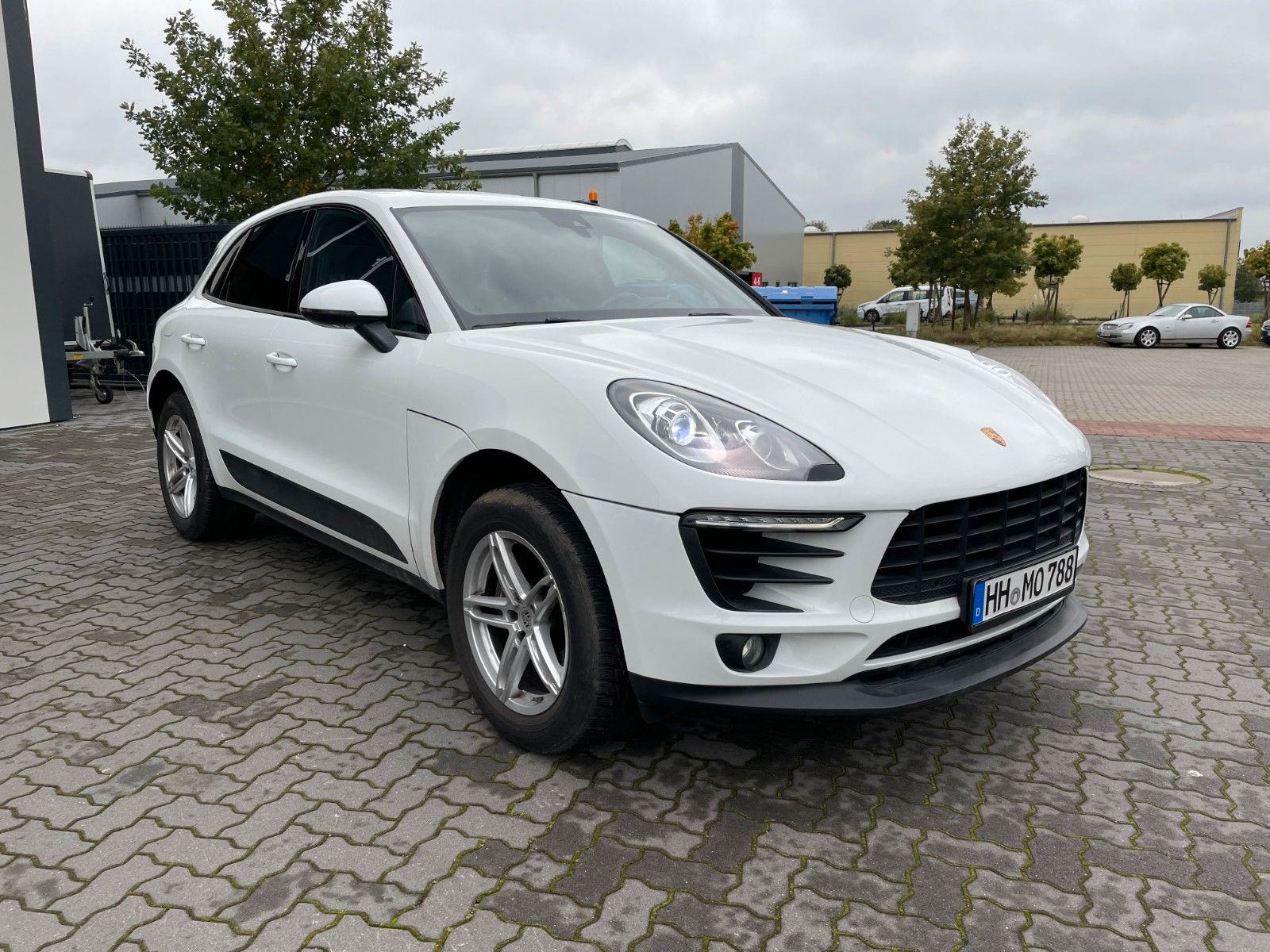 Fahrzeugabbildung Porsche Macan für Unternehmen *Miete/Mietkauf möglich*