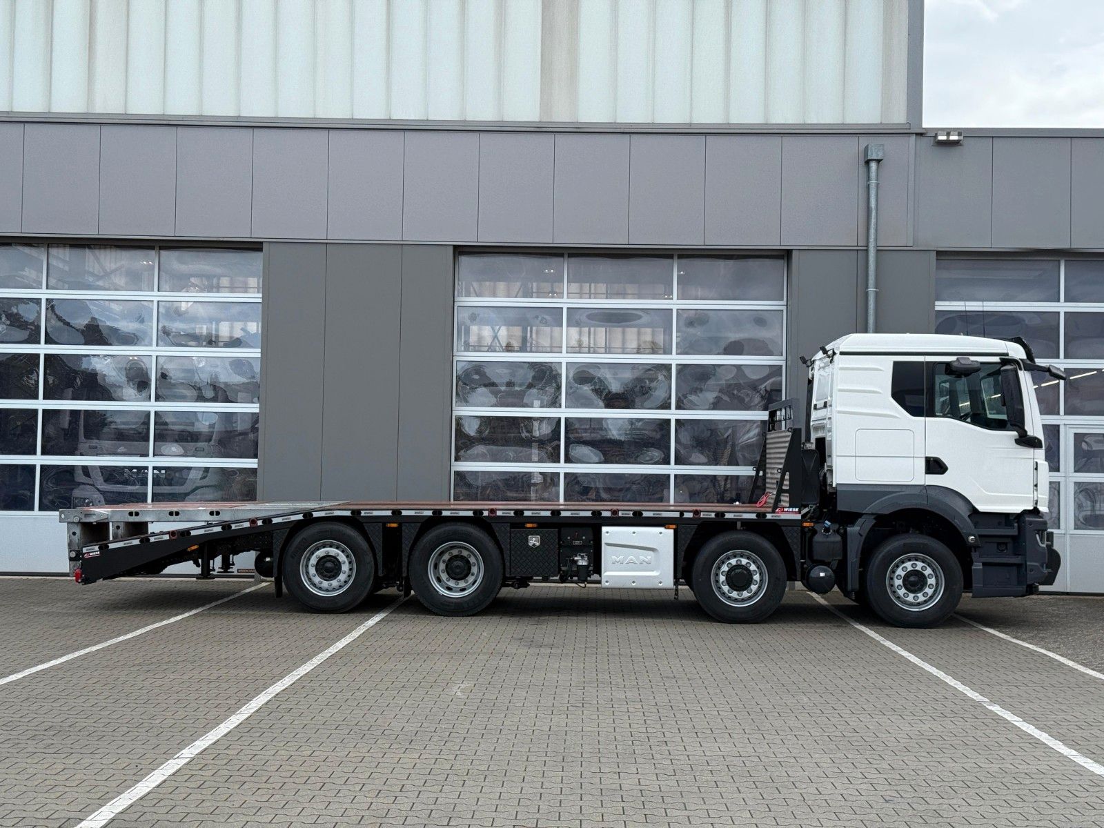 Fahrzeugabbildung MAN TGS 35.520 8x2H Maschinentransporter Funk* Seil*