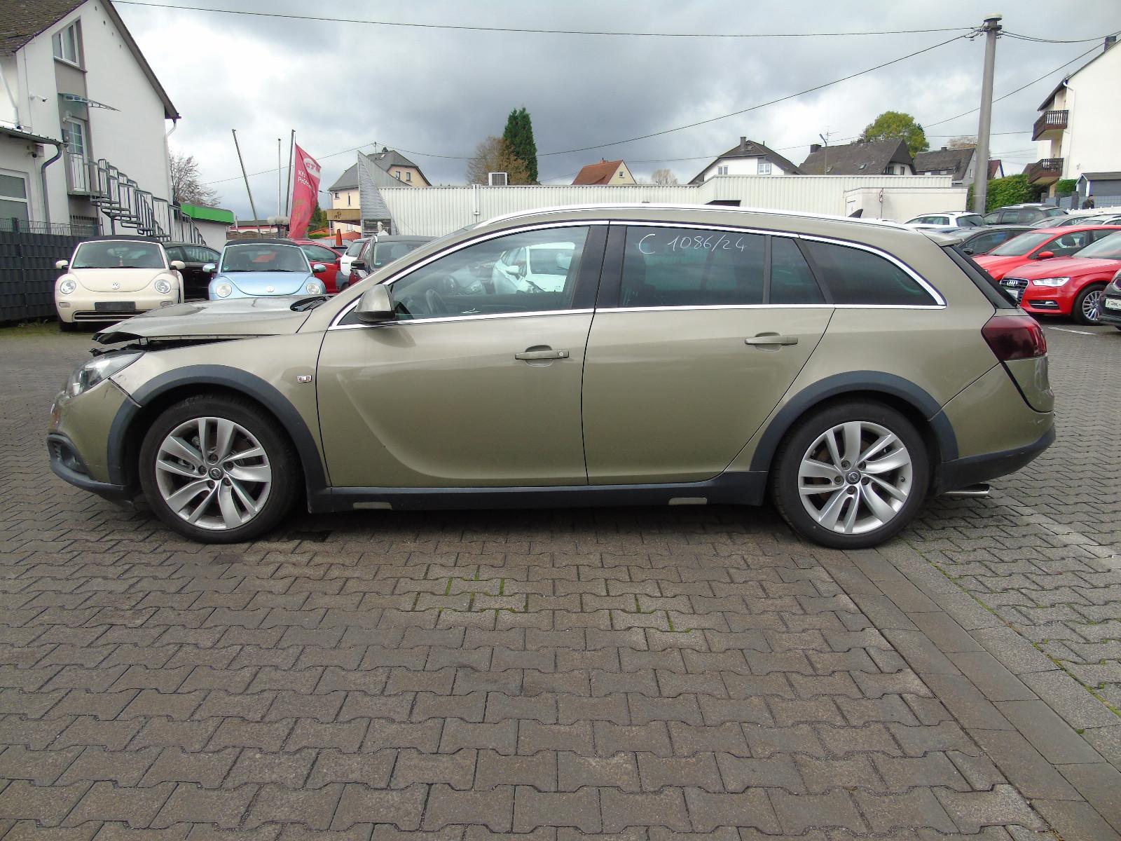 Opel Insignia 2015 — rear view
