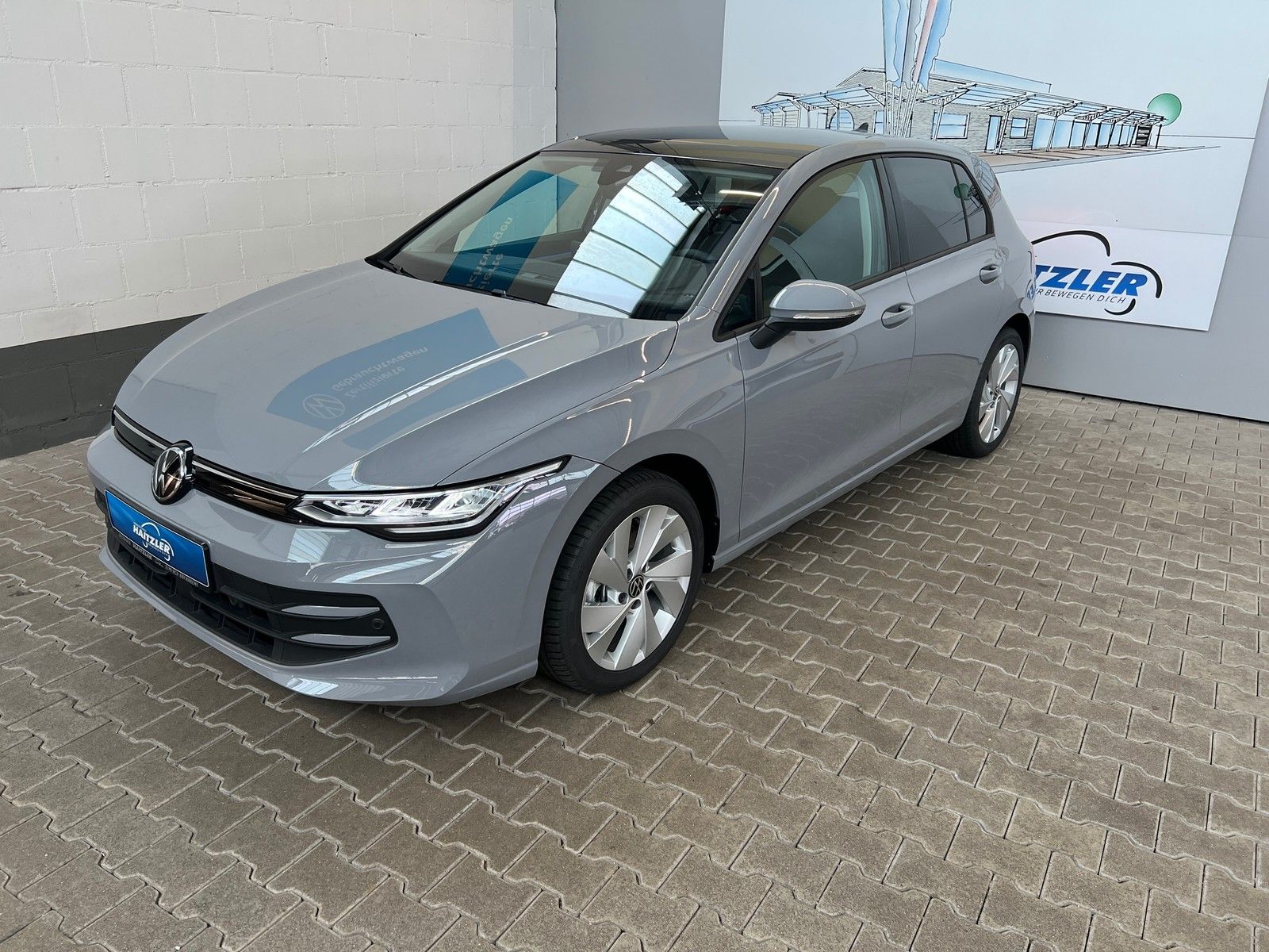 Fahrzeugabbildung Volkswagen Golf VIII Lim Life 1,5 TSI + Panora+ Abg.Scheibe