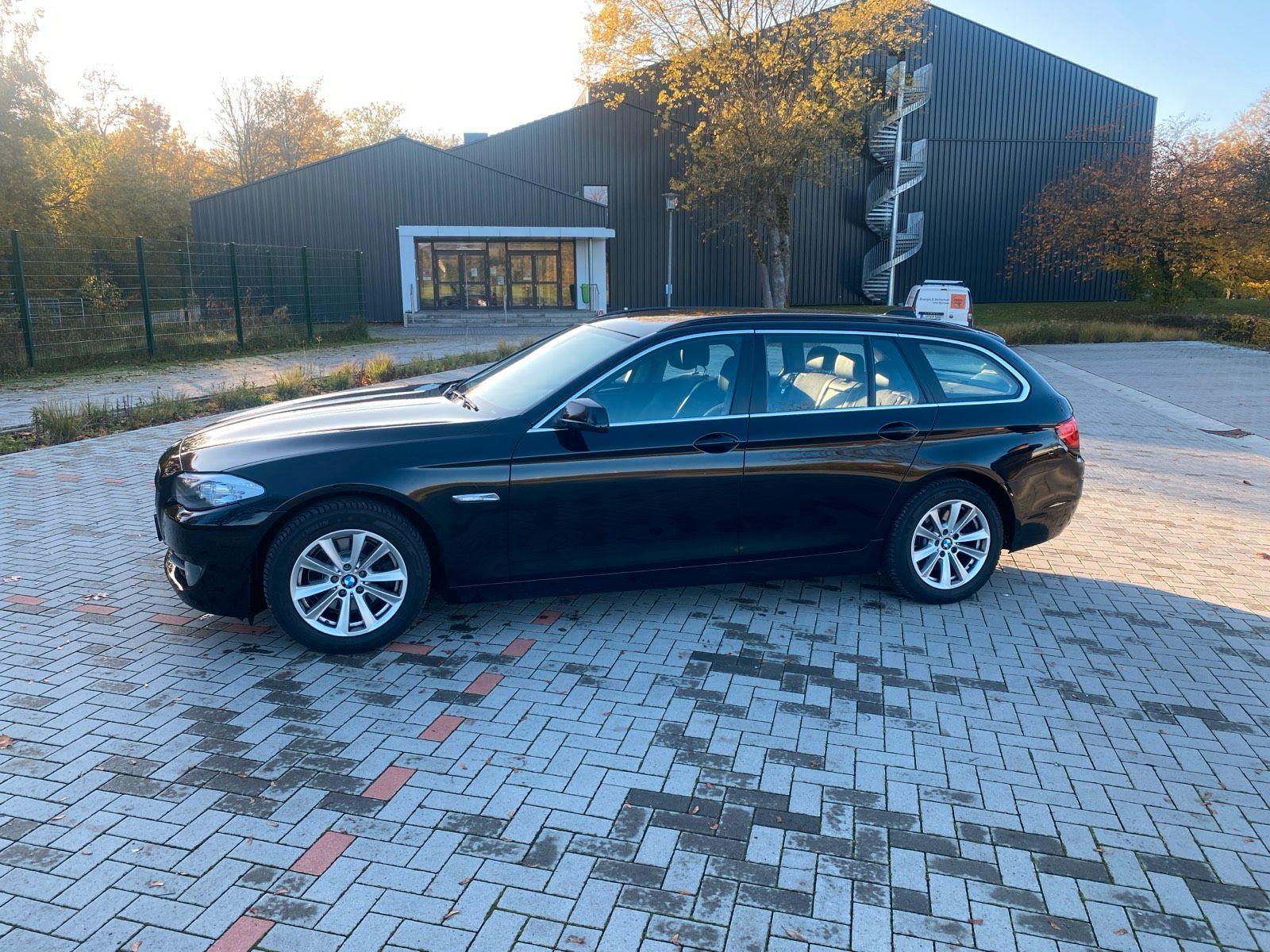 BMW 520 2012 — rear view