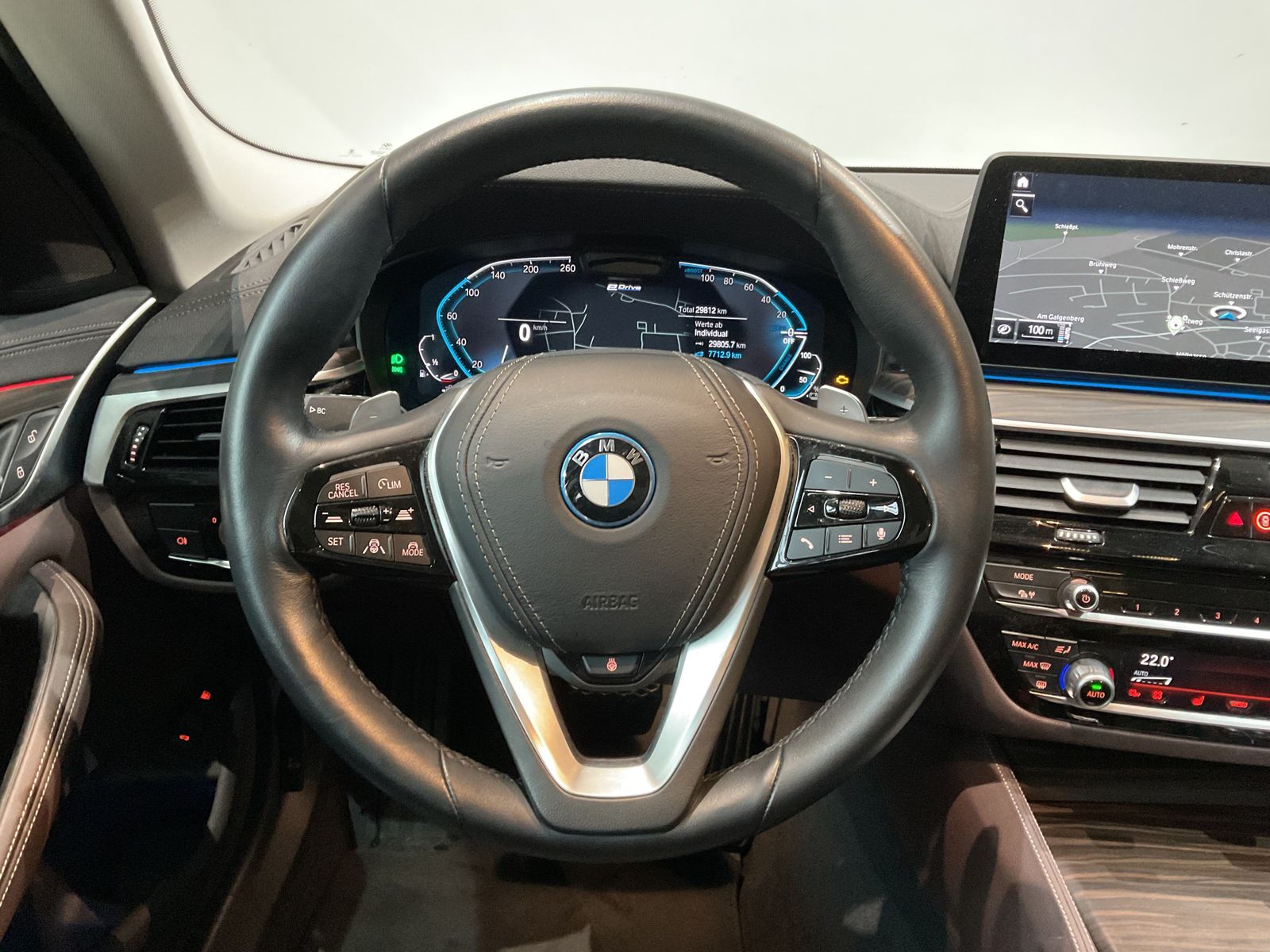 Fahrzeugabbildung BMW 530e xDrive Head-Up HiFi DAB WLAN AHK