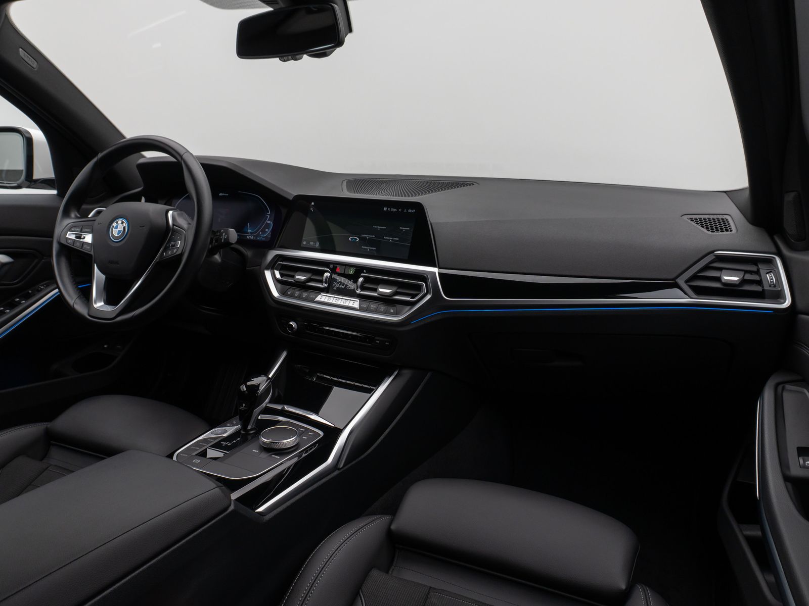Fahrzeugabbildung BMW 320e  Sport Line DAB HiFi CockPitPro PDC Alarm