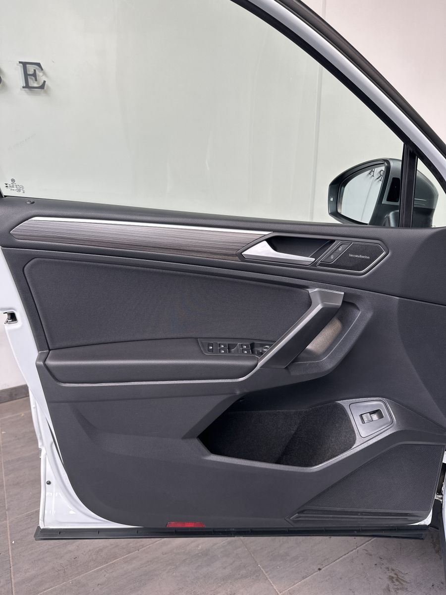 Fahrzeugabbildung Volkswagen Tiguan Allspace Elegance 4M NAV+LED+PANO+AHK+VC