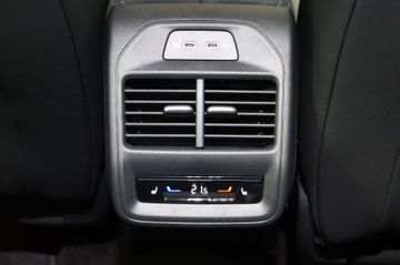 Skoda Superb 1.5 TSI DSG Sportline Combi AHK DCC Navi