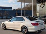 Mercedes-Benz E 63 AMG PERF.  PANO. HK. MB-HISTORIE. WIE NEW - Mercedes-Benz E 63 AMG mit Benzin-Antrieb: Alcantara, mit Navigationssystem, Limousine