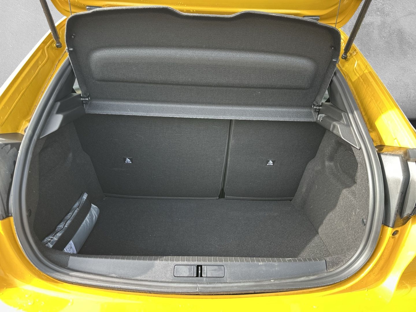 Fahrzeugabbildung Peugeot 208 Active Pack DAB SHZ Spurhalteass. Verkehrsze