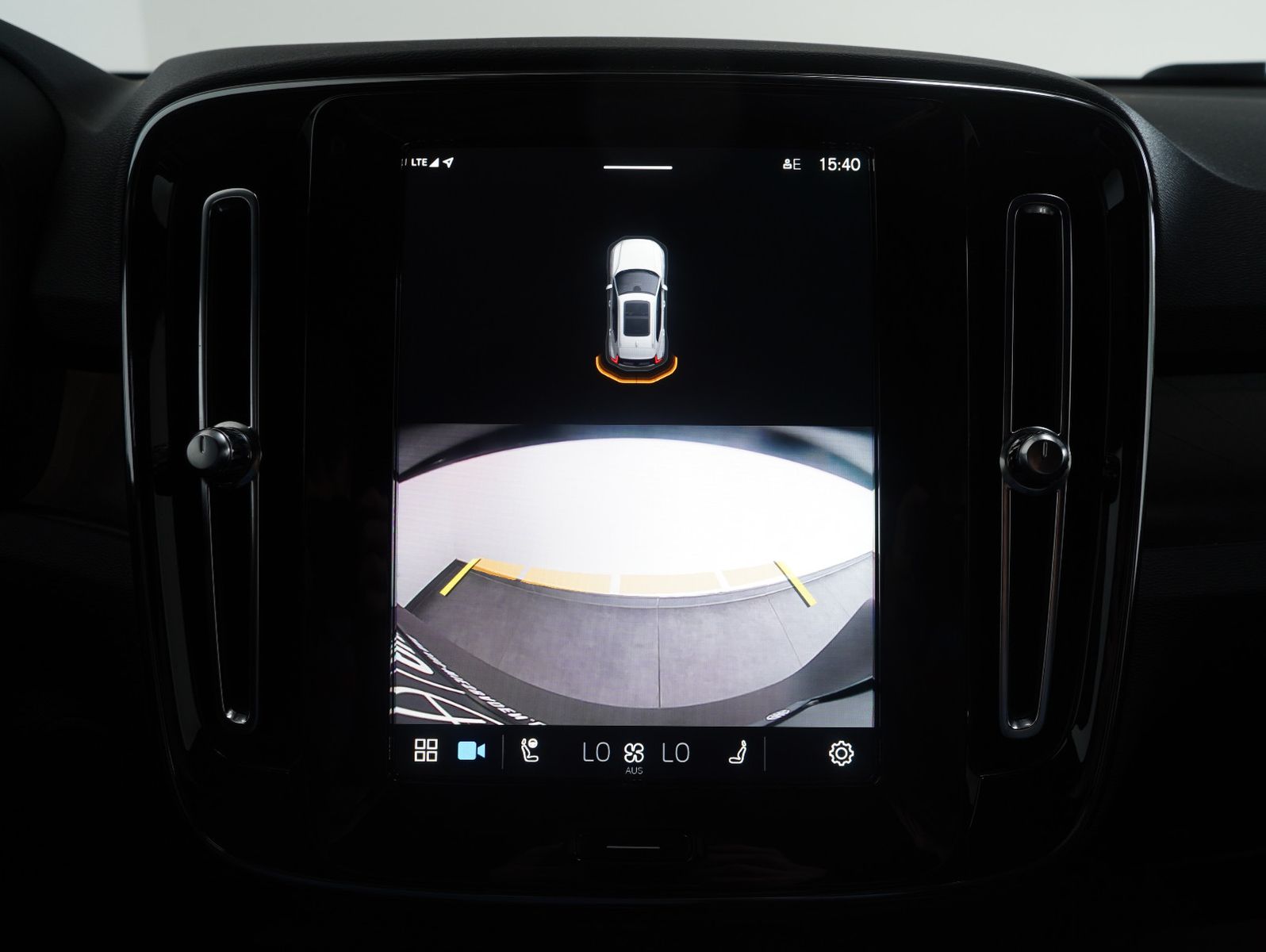 Fahrzeugabbildung Volvo XC40 Core Recharge Pure Electric AWD