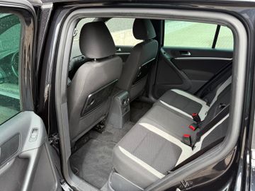 Volkswagen Tiguan - 11