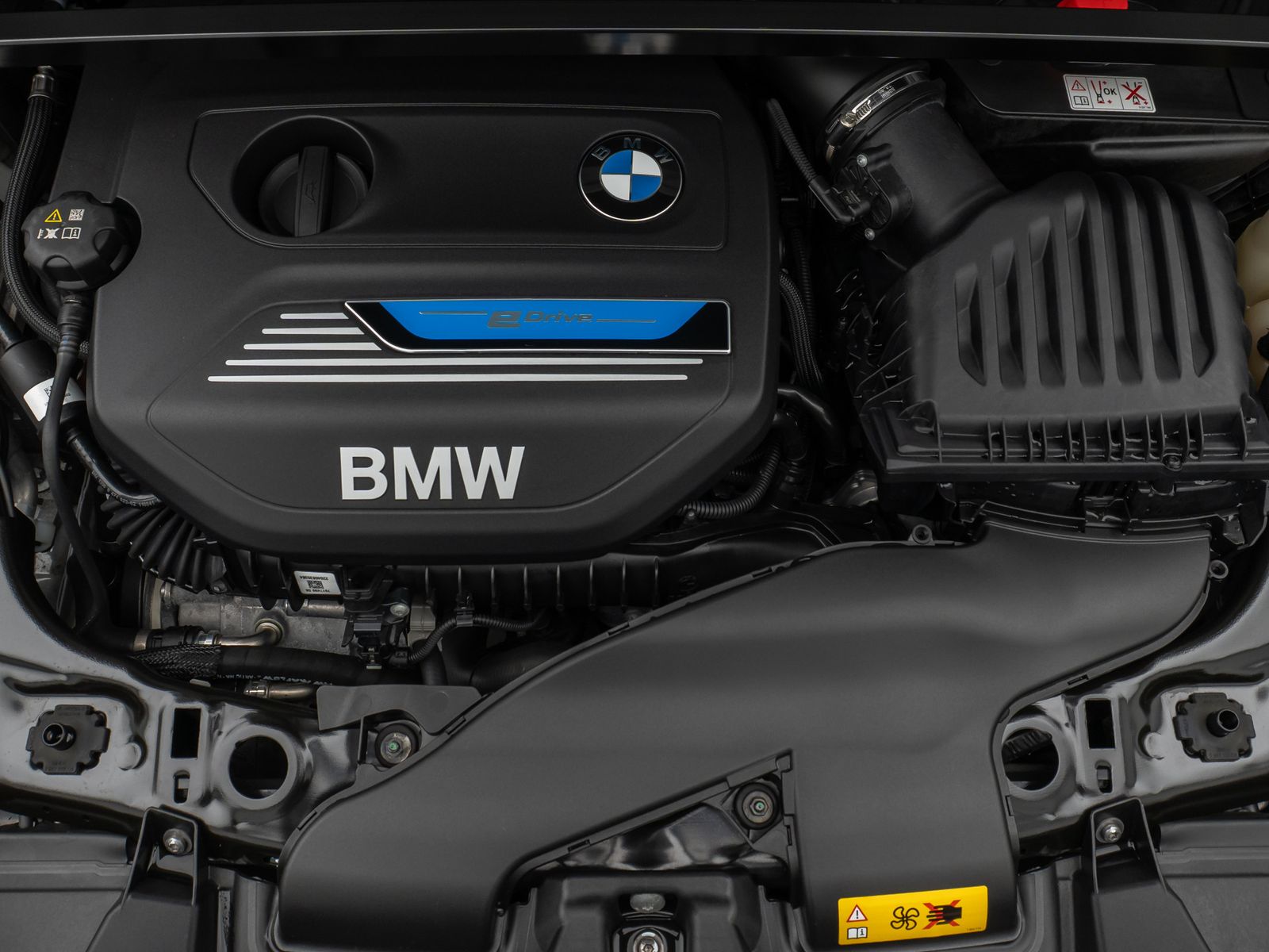 Fahrzeugabbildung BMW X1 xD25e M Sport Kamera HUD Stop&Go AHK Komfort