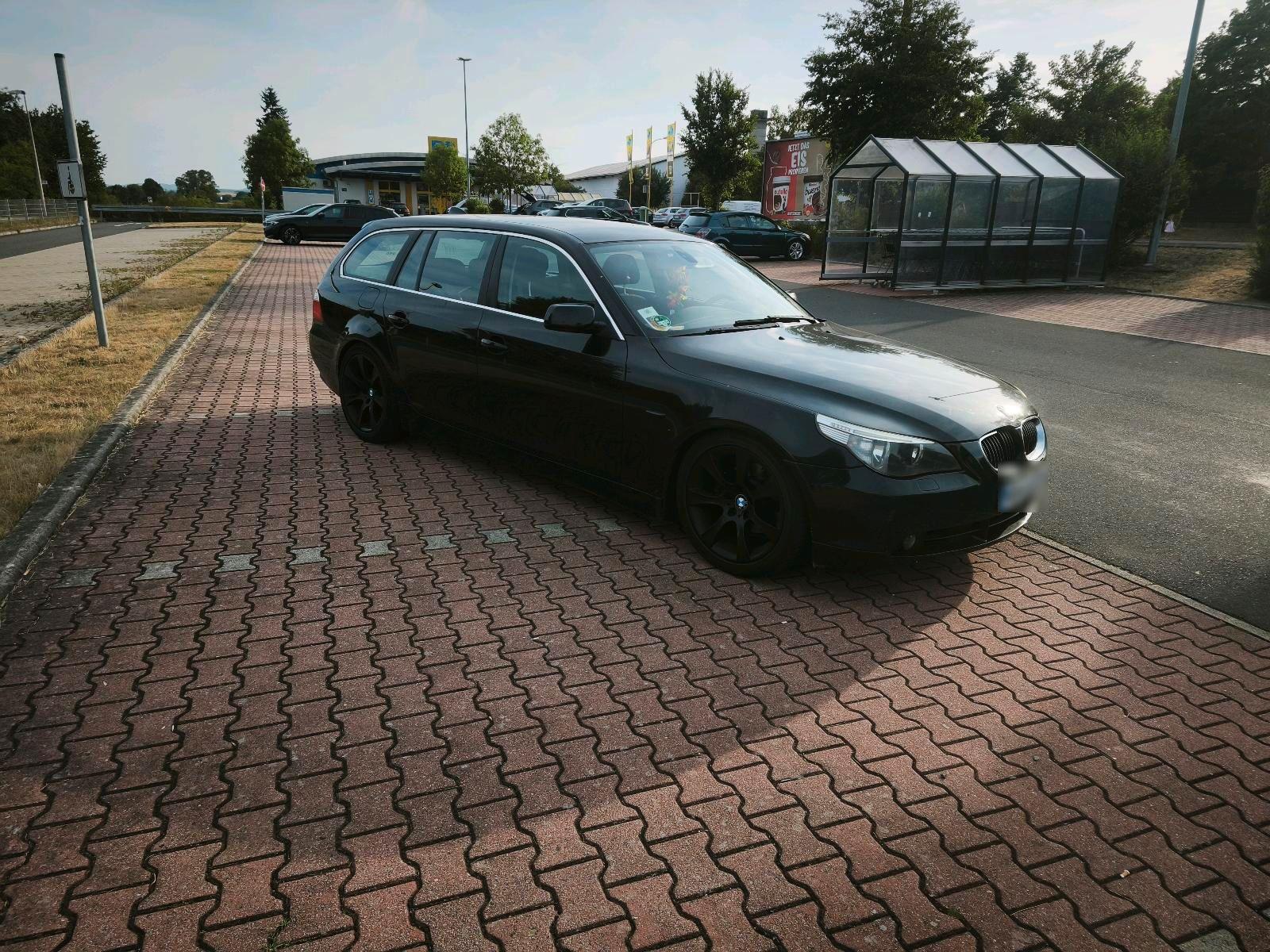 BMW 523 2006 — rear view