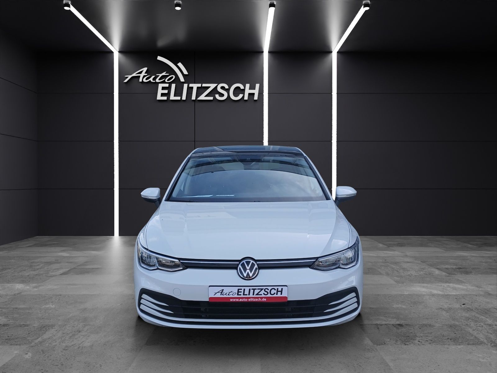 Fahrzeugabbildung Volkswagen Golf VIII eTSI Life DSG LED AHK Navi Pano AID AC