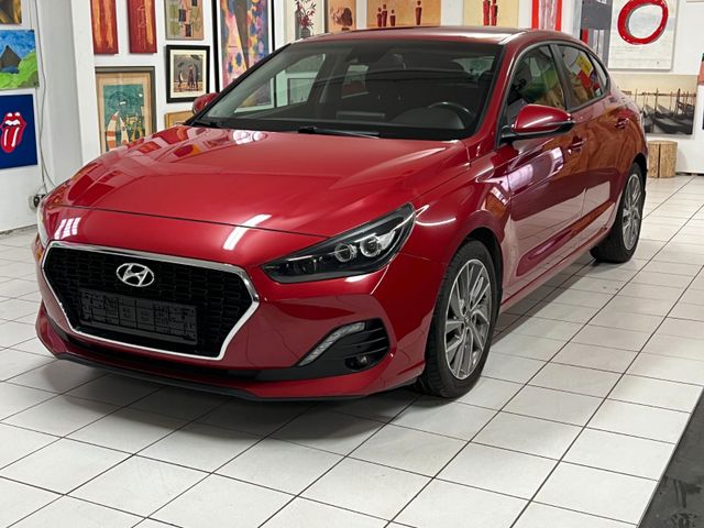 Hyundai i30 Fastback Premium   1 Hand Garantie