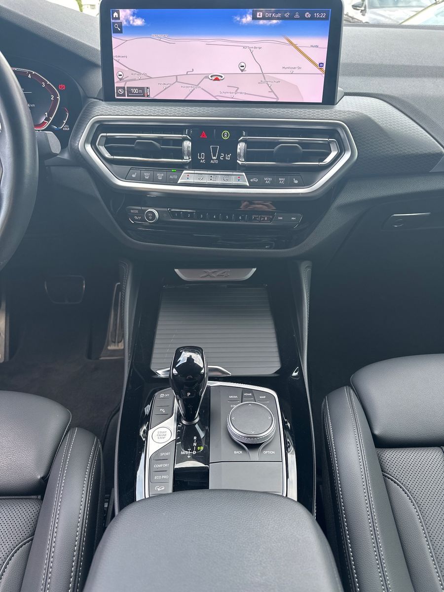 Fahrzeugabbildung BMW X4 xDrive20d M-Sport NAV+LED+AHK++20ZOLL+KAMERA