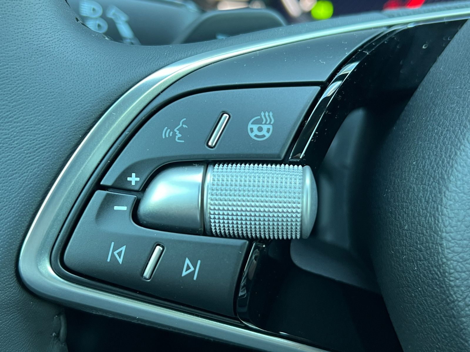 Fahrzeugabbildung SKODA Kamiq Tour 1.5 TSI DSG *AHK, Matrix-LED, Kamera,