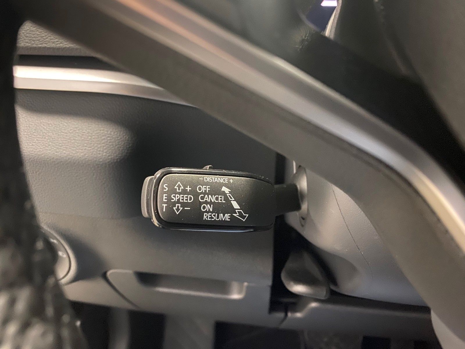 Fahrzeugabbildung SKODA Karoq 1.5 TSI DSG+Garantie 2030 oder 100tKM+NAVI