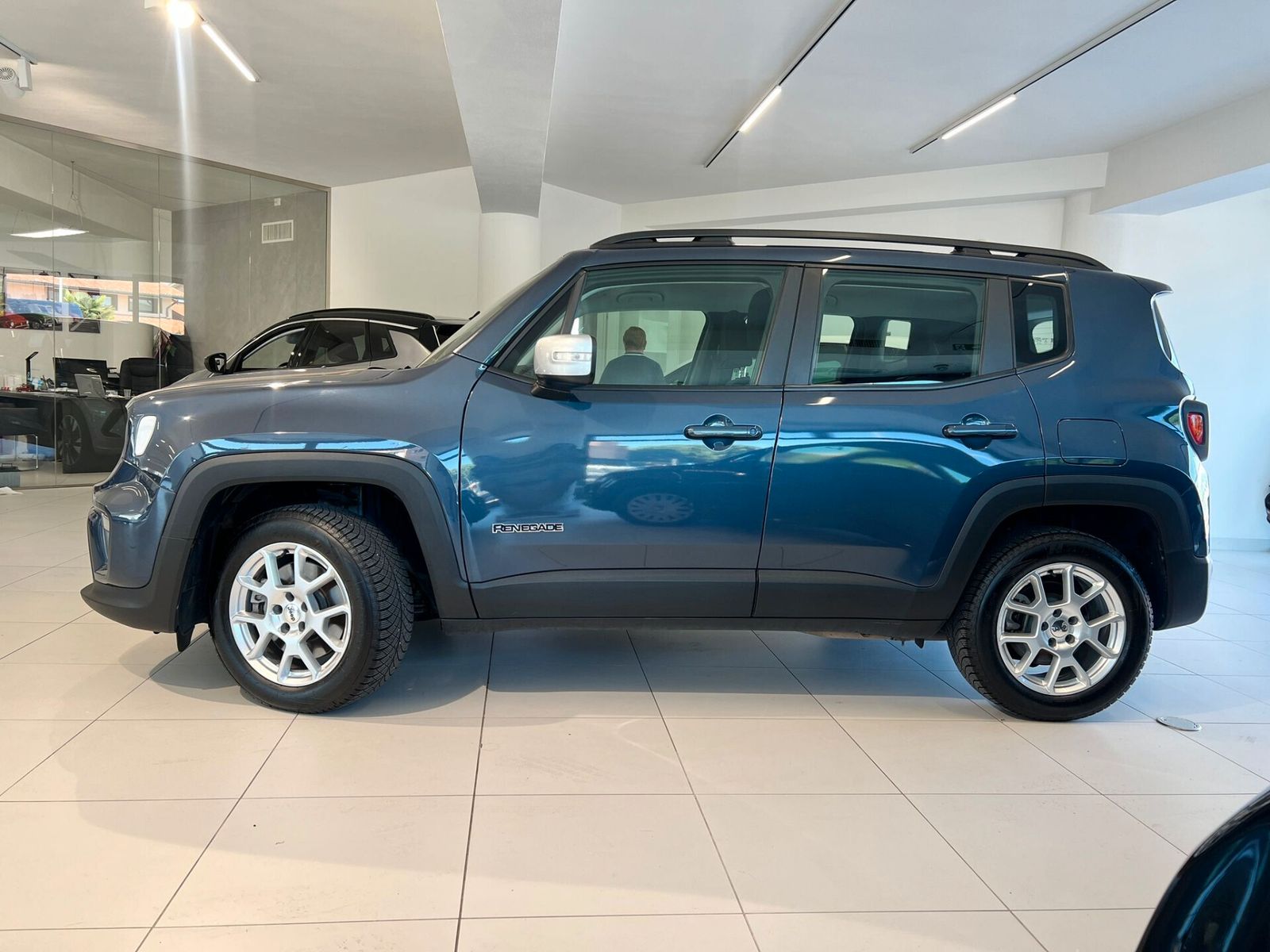 Jeep Renegade 1.3 T4 PHEV Limited 4xe 190 CV imagem 3