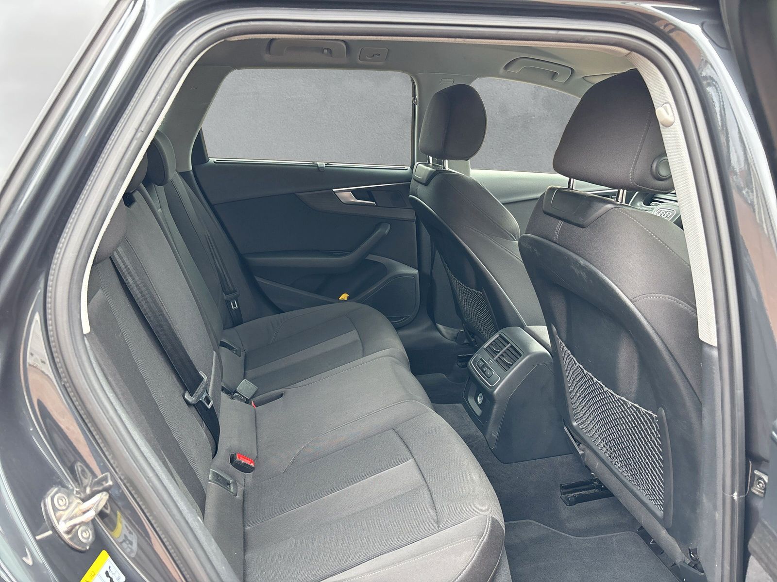Fahrzeugabbildung Audi A4 Avant (8WD)(05.2019->) 35 TDI advanced