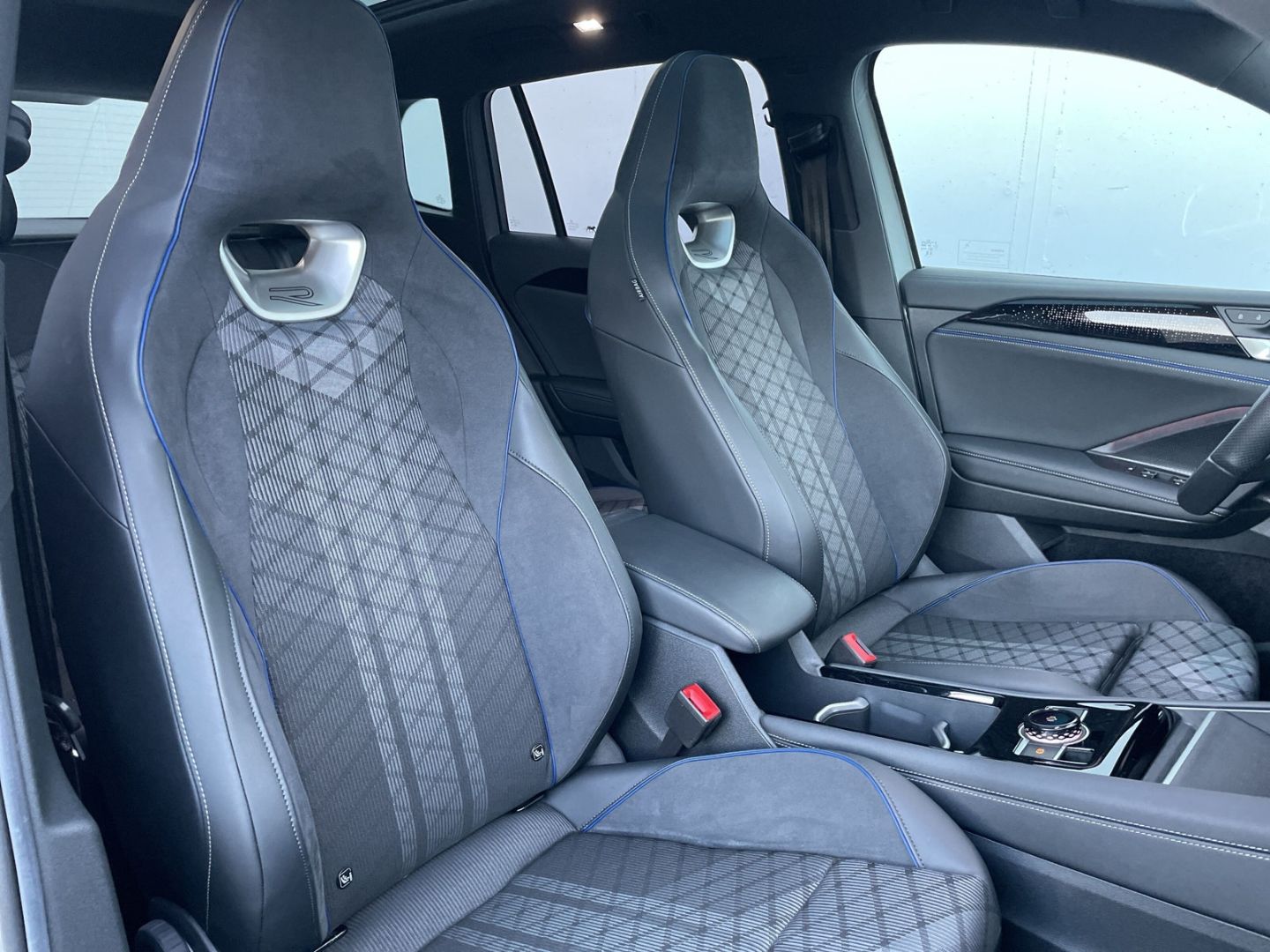 Tiguan 2.0 TDI 4M R-Line Standhzg/AHK/HUD/360°Ka