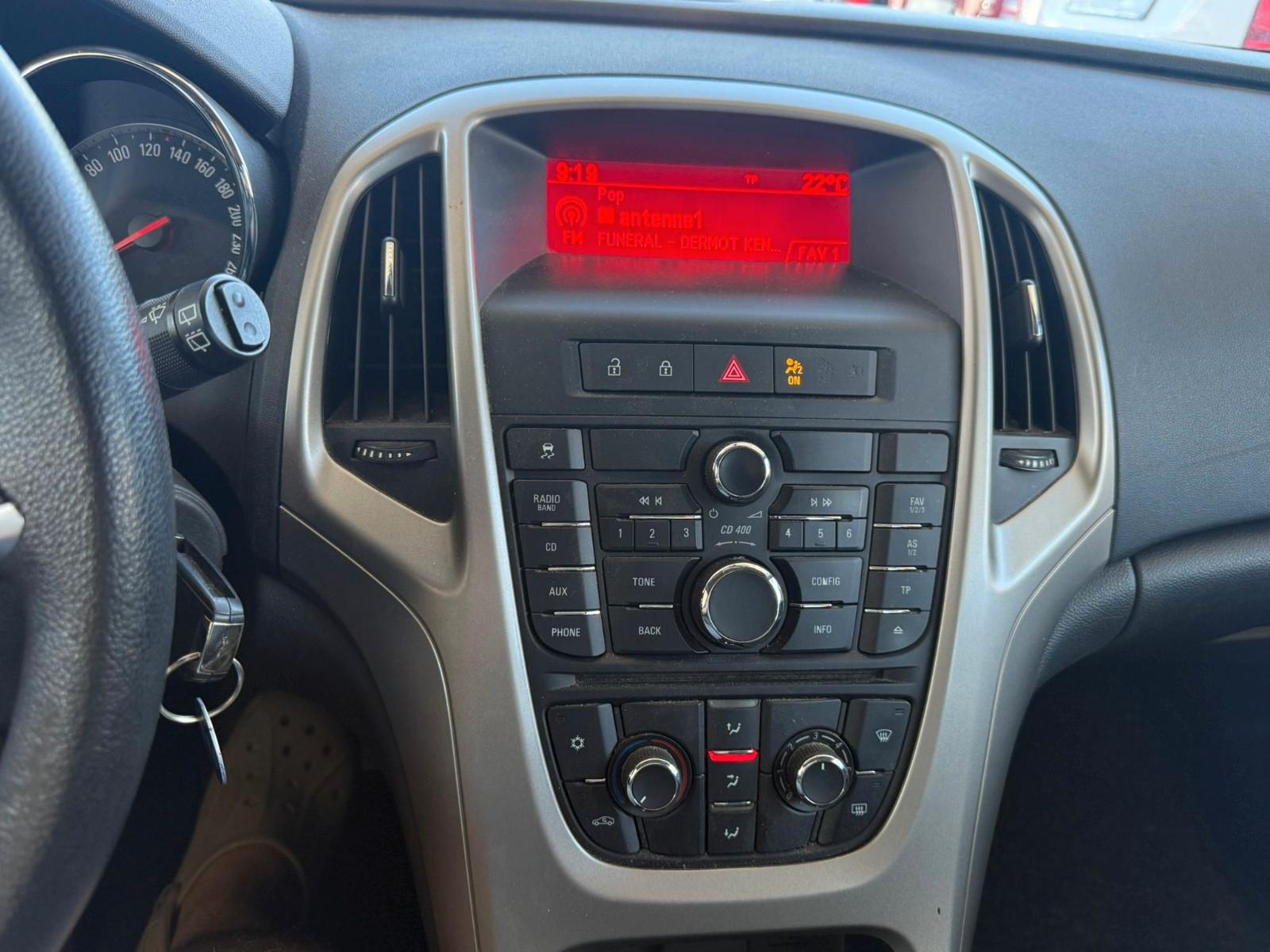 Opel Astra 2012 — photo 14