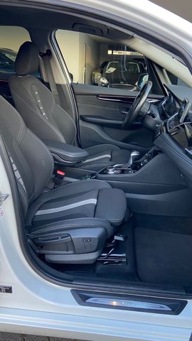 Fahrzeugabbildung BMW 218 2 Active Tourer 218 i Sport Line , NAVI, PDC