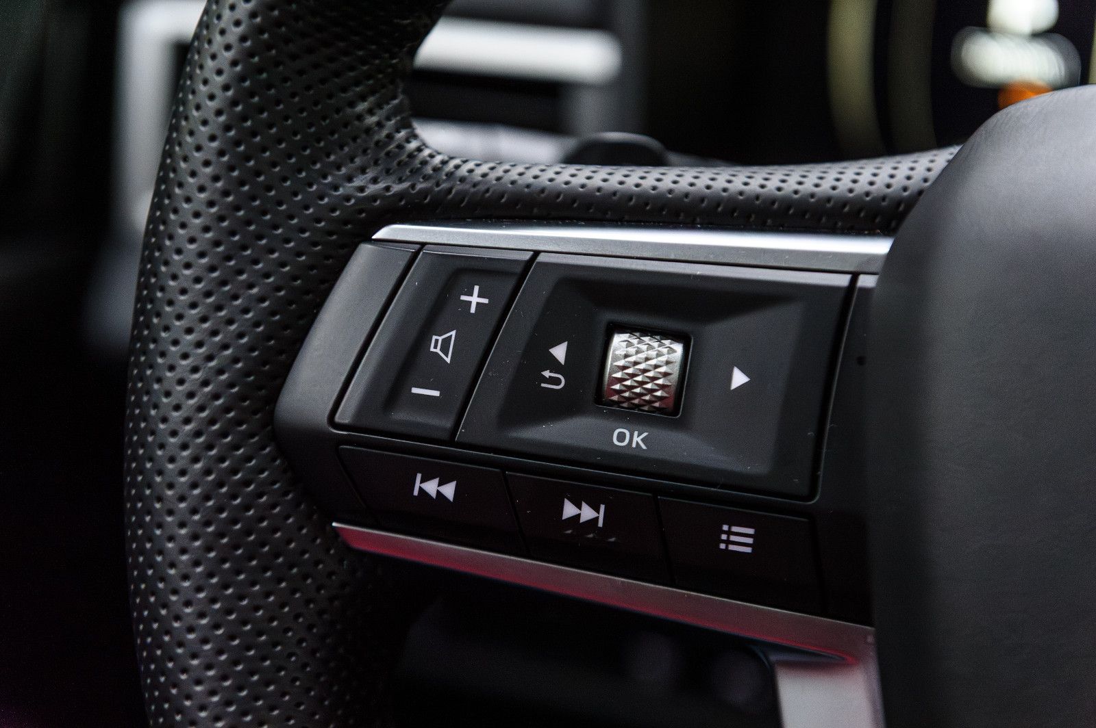 Fahrzeugabbildung Mitsubishi Outlander Top 4WD PHEV Leder LED 4xSHZ 360° HUD