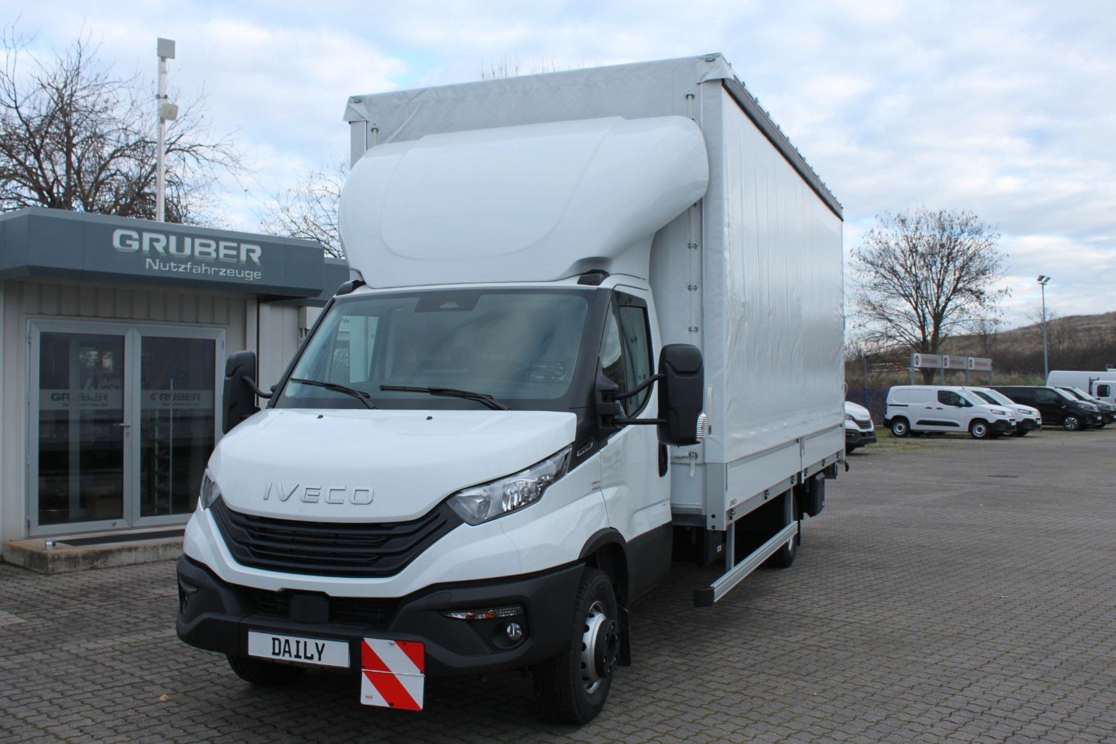 Fahrzeugabbildung Iveco 70C18HA8/P Schiebeplane