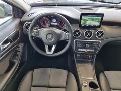 Fahrzeugabbildung Mercedes-Benz GLA 200 d NAVI LED STAND+SITZHZ CAMERA PANO