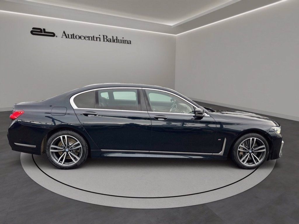 BMW 750li individual composition msport xdrive a imagem 3