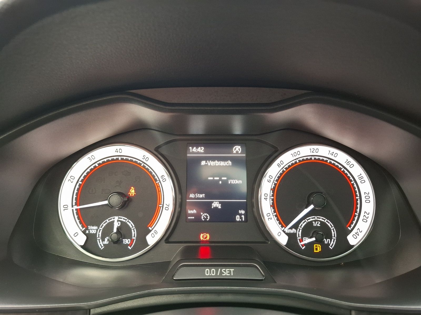 Fahrzeugabbildung SKODA Kamiq TSI Monte Carlo LED AHK Pano GRA PDC SH 18