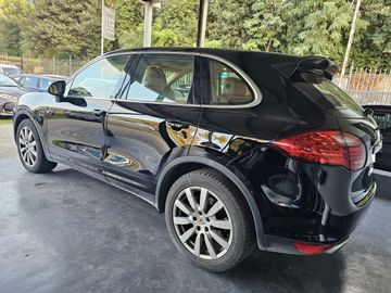 Porsche Cayenne - 4