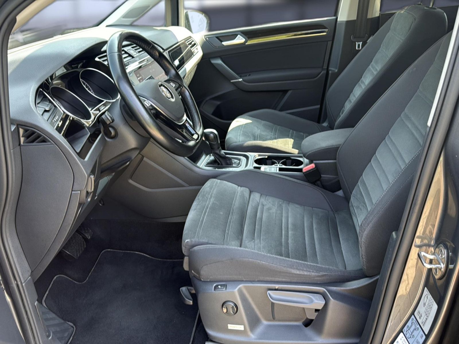 Fahrzeugabbildung Volkswagen Toura2.0 TDI Touran / AHK/unfallfrei