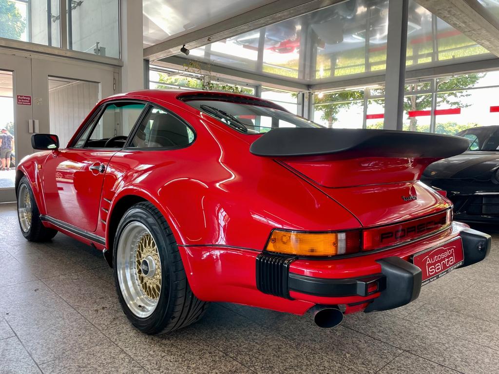 Porsche 930
