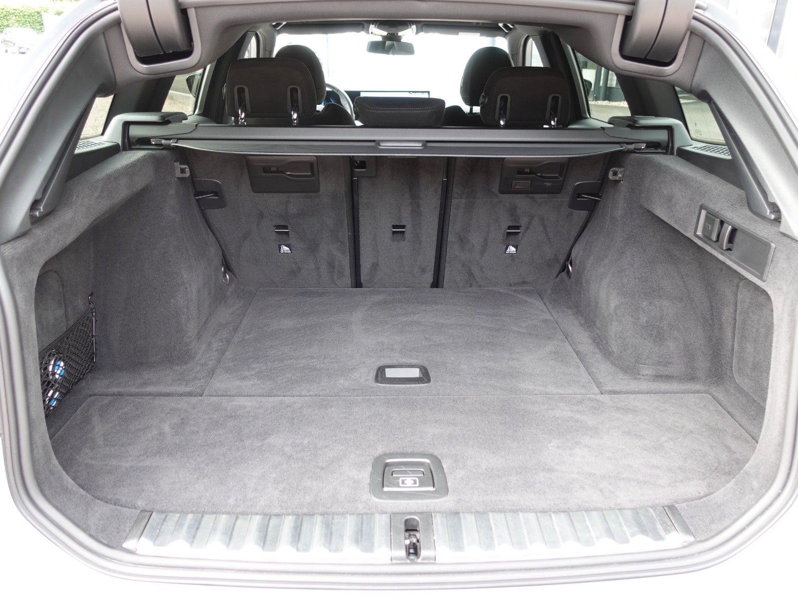 Fahrzeugabbildung BMW 318i Touring A M Sportpaket LMR19"/LED/Navi/Keyl