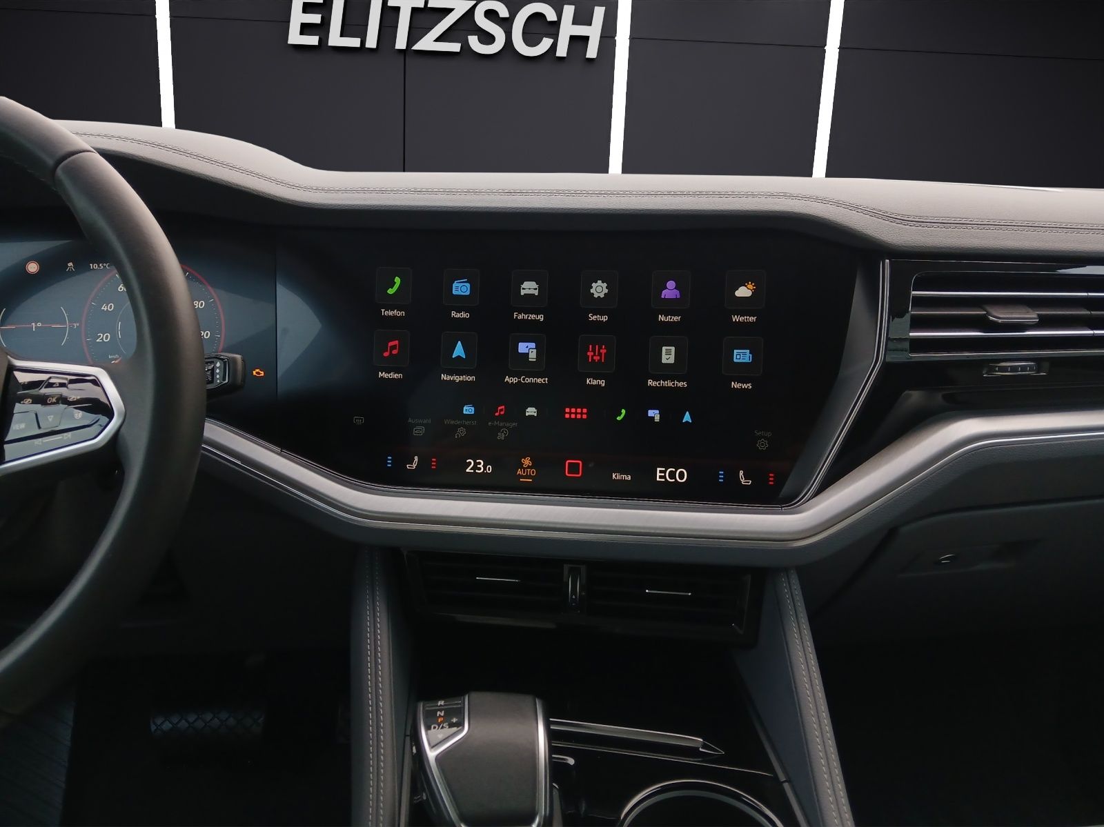 Fahrzeugabbildung Volkswagen Touareg eHybrid Elegance Matrix AHK Pano HUD AID
