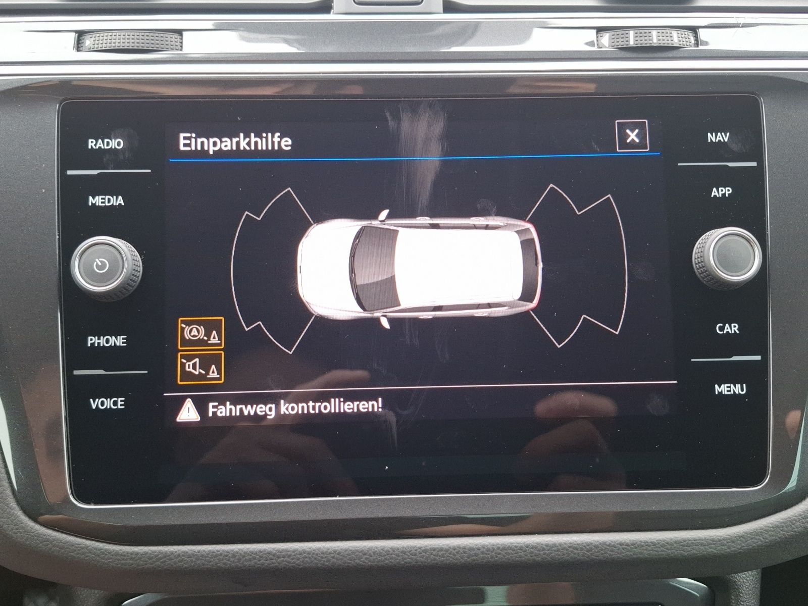 Fahrzeugabbildung Volkswagen Tiguan TSI Life LED Navi AID ACC PDC SHZ