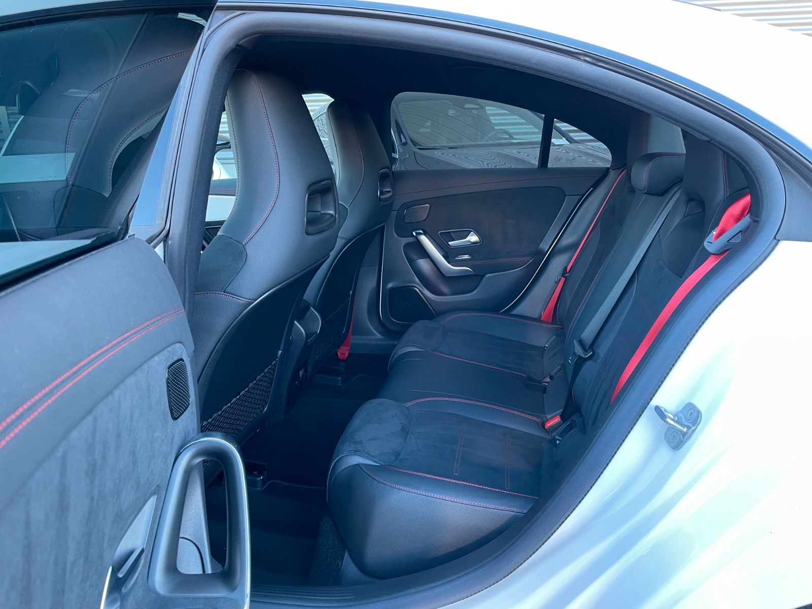 Fahrzeugabbildung Mercedes-Benz CLA 35 AMG Aero+TotW+R-Kamera+Ambiente