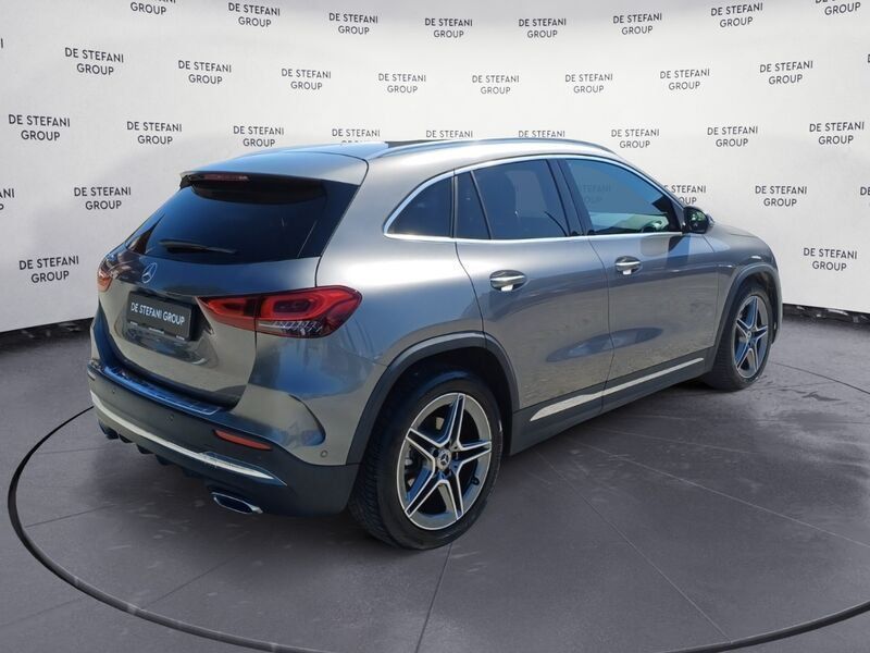 Mercedes-Benz GLA GLA 180 d Automatic Premium imagem 2
