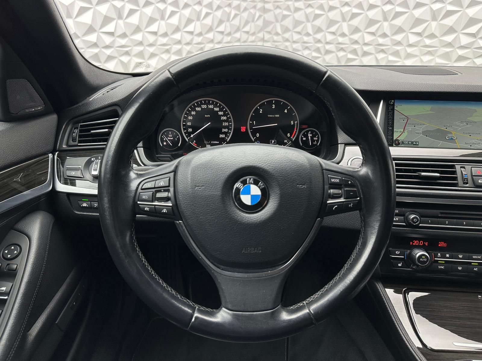 Fahrzeugabbildung BMW 530d XDRIVE/ACC/PANO/H&K/360°/HUD/KEYLES/DAB/DA+