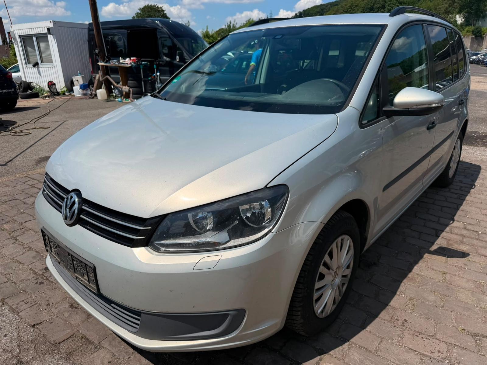 Volkswagen Touran 2012 — rear view