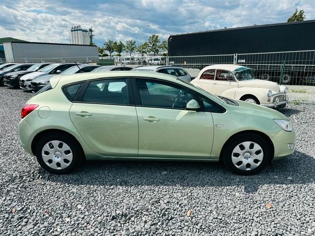 Opel Astra J Lim 1.6 . Edition Automatik*PDC