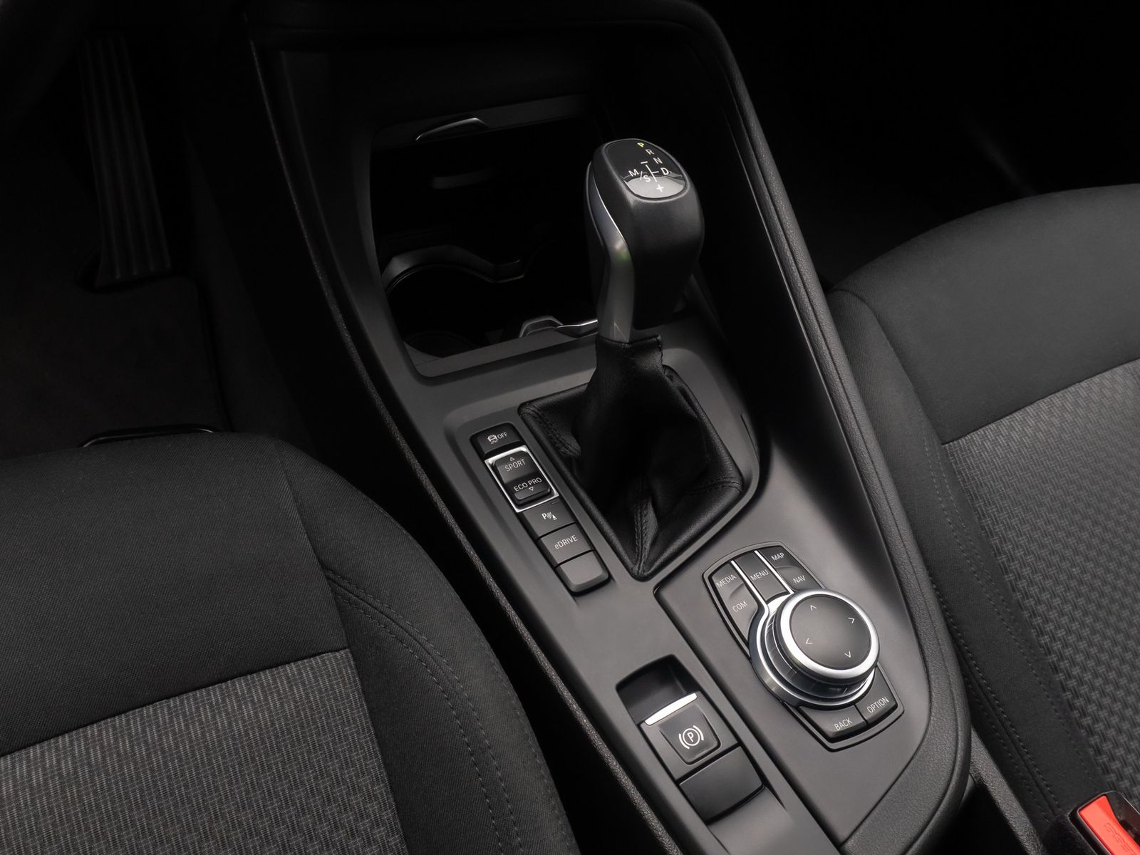 Fahrzeugabbildung BMW X1 xD25e ParkAssist DAB GeschwindigReg Navi LED