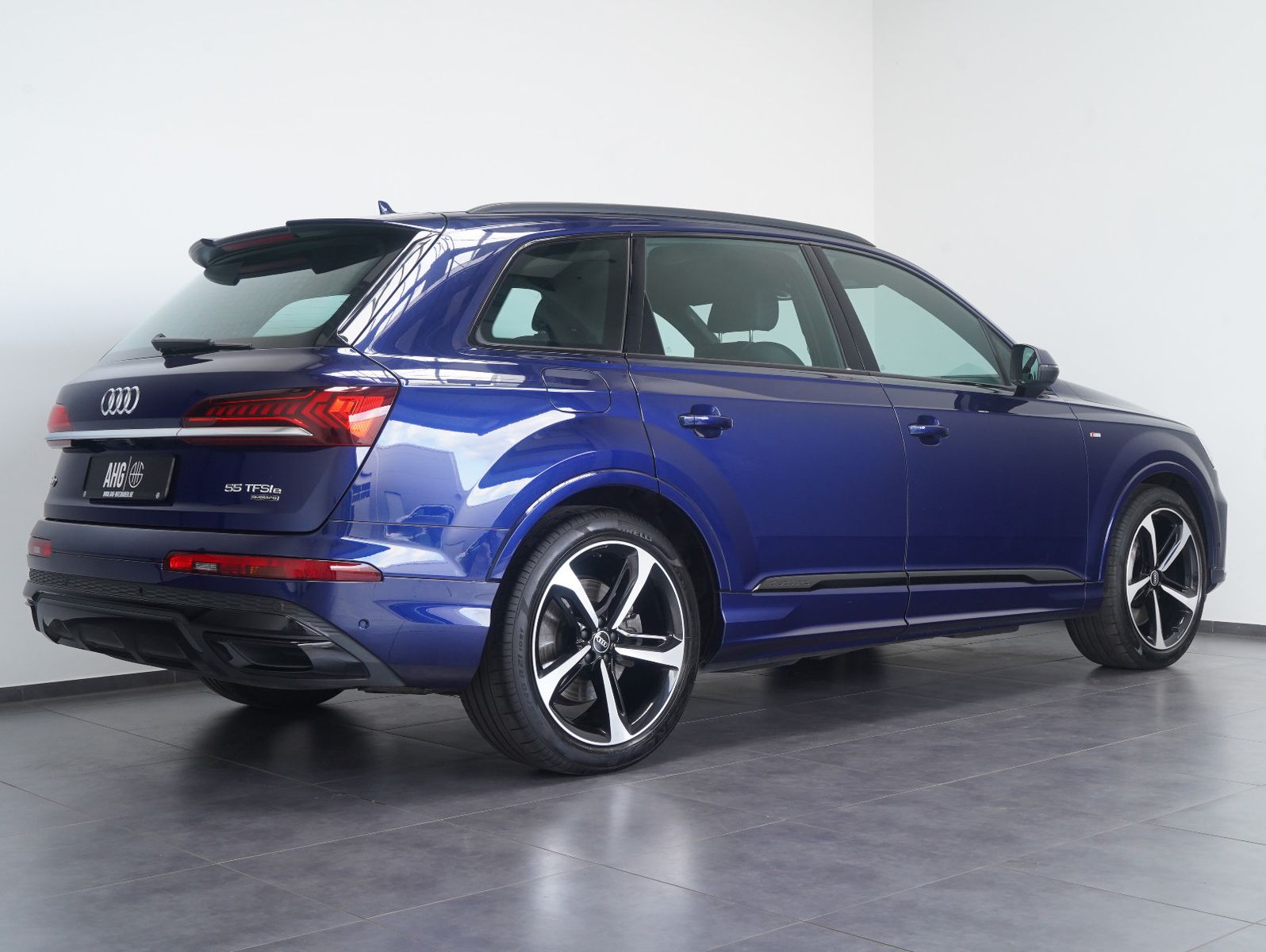Fahrzeugabbildung Audi Q7 55 TFSI e quattro S line Sport / Plus BLACK