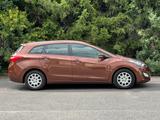 Hyundai i30 1.6 +1.HAND+KLIMAAUTOMATIK+ZV+BLUETOOTH+ - Hyundai i30 mit Benzin-Antrieb: Kombi, 1.6