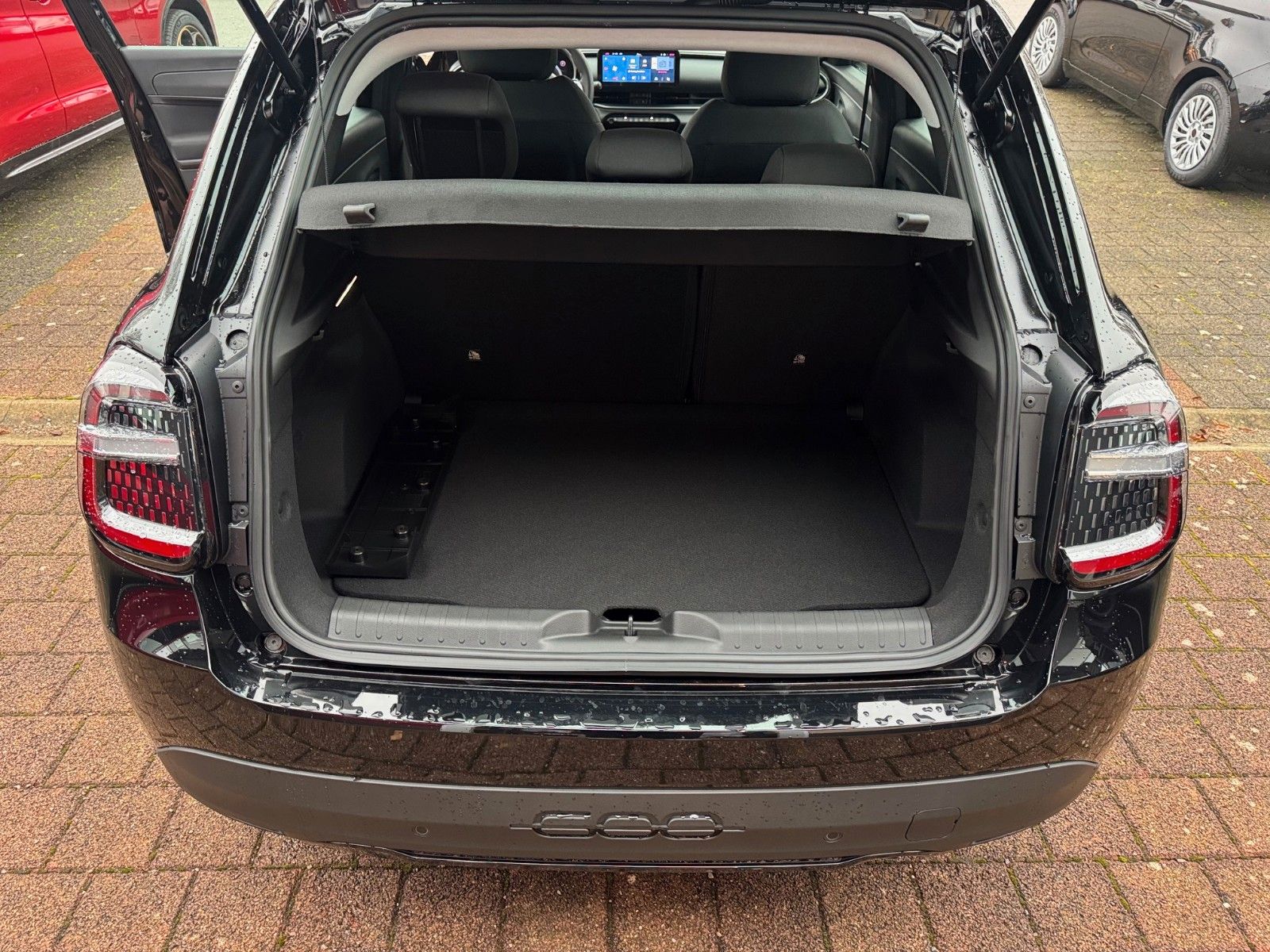 Fahrzeugabbildung Fiat 600 1.2 BUSINESS EDITION NAVI SITZHEIZUNG KLIMA