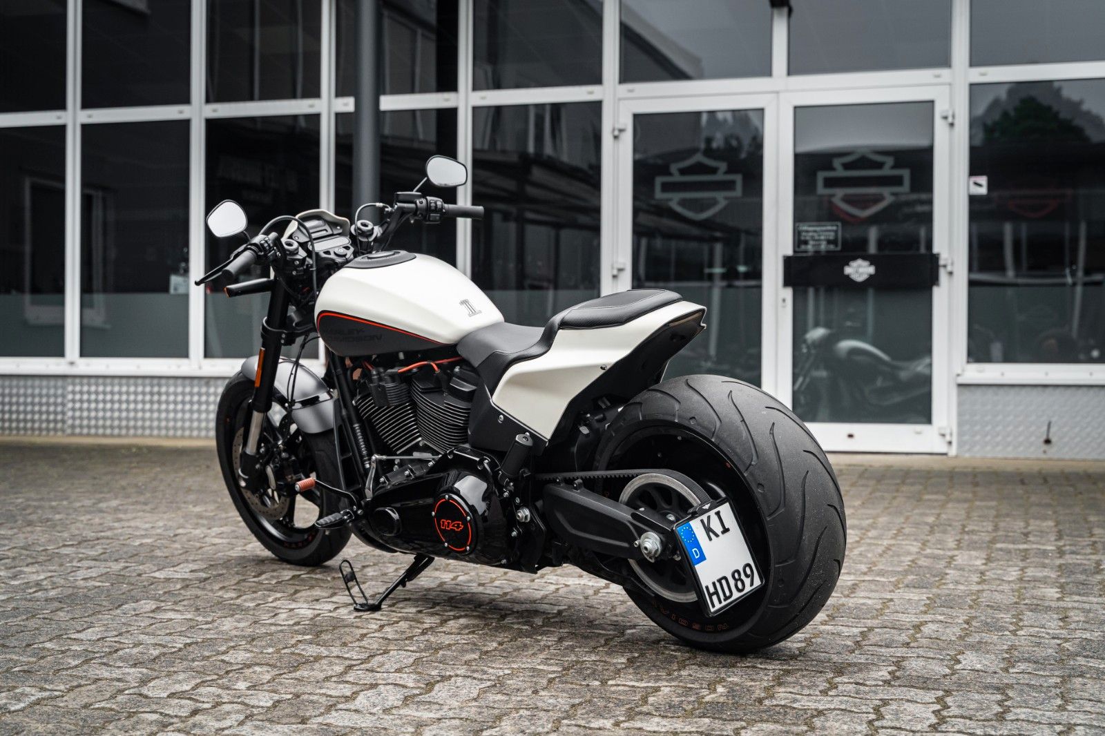 Fahrzeugabbildung Harley-Davidson FXDRS 114 CUI - KESSTECH - SEITLICHER KZH