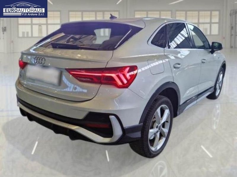 Audi Q3 Sportback 45 TFSI e S tronic S Line Edit imagem 2